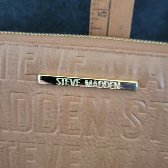 Steve Madden wallet‎ embossed tan - Picture 2 of 7